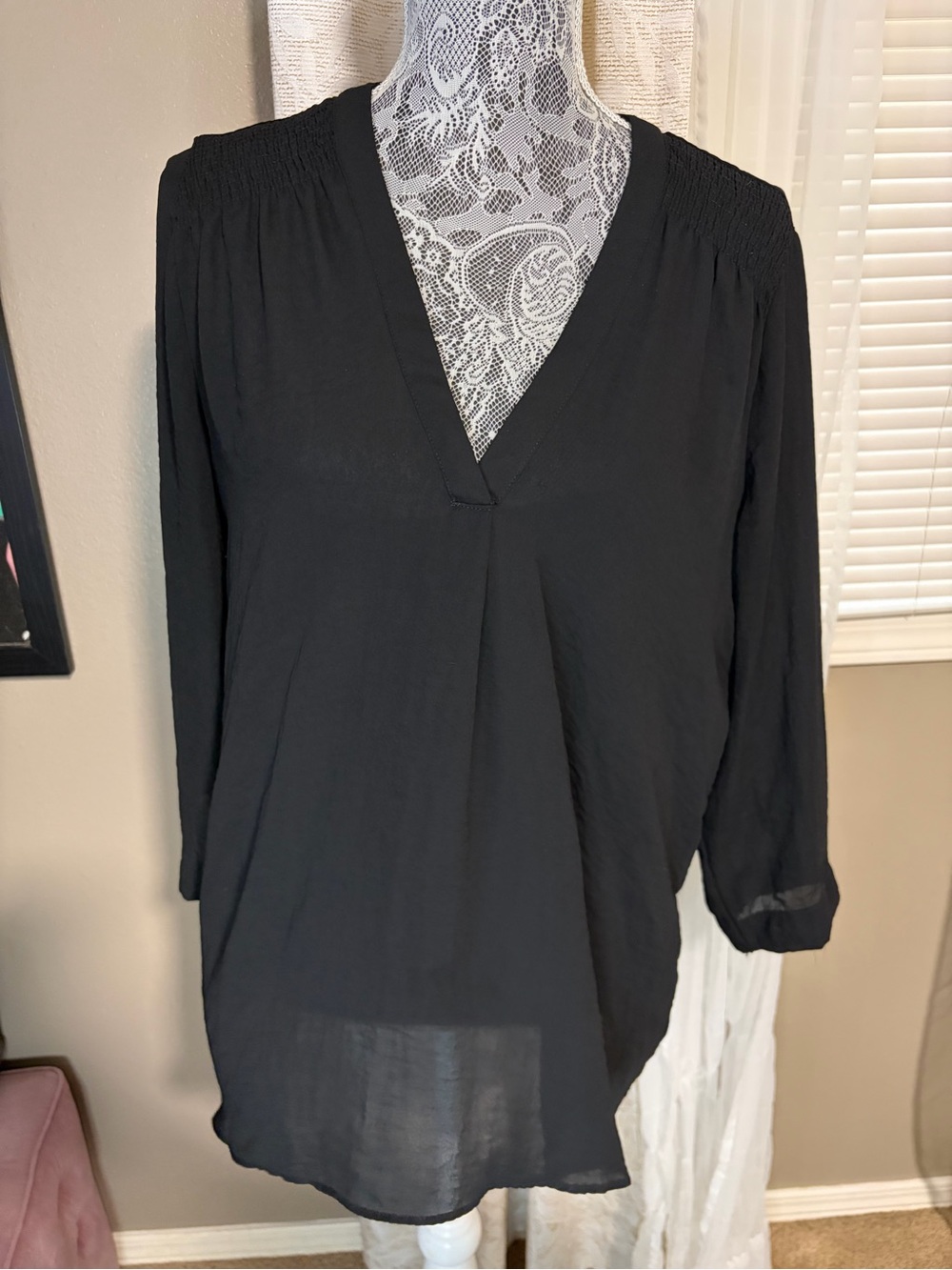 a.n.a Black V-Neck Smocked Shoulder Top with 3/4 Length Sleeves, size Large